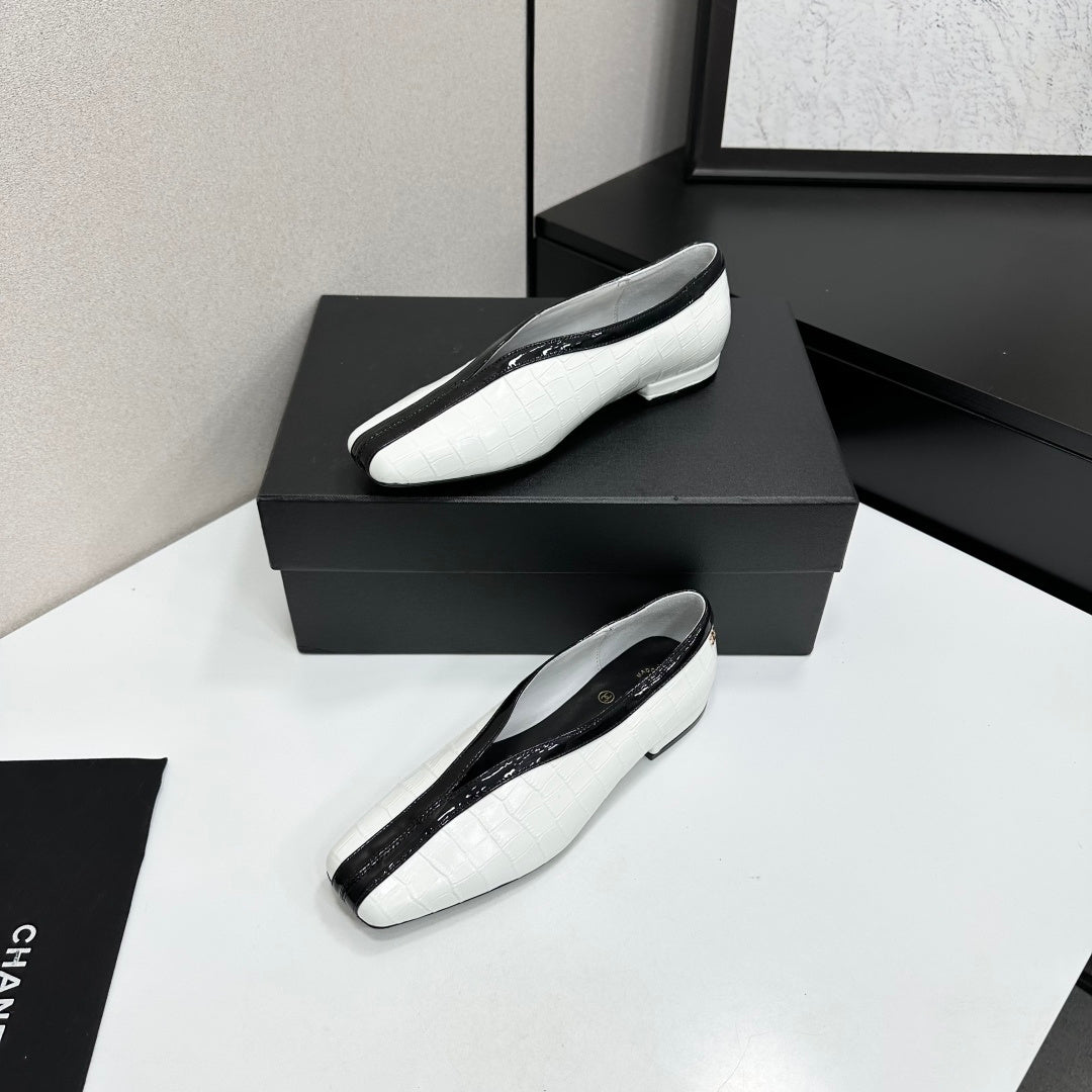 CC 26s Ballet Flats White Glossy Crocodile Embossed Calfskin 743138