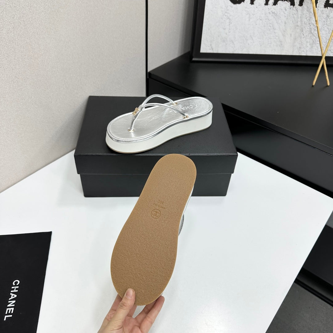 CC 26s Platform Thong Sandal Sliver Metalic Lambskin 817599