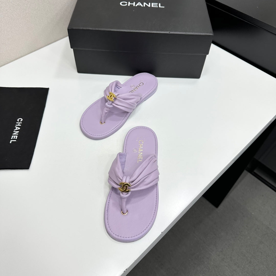 Chanel 26S Thong Sandals In Light Purple Lambskin