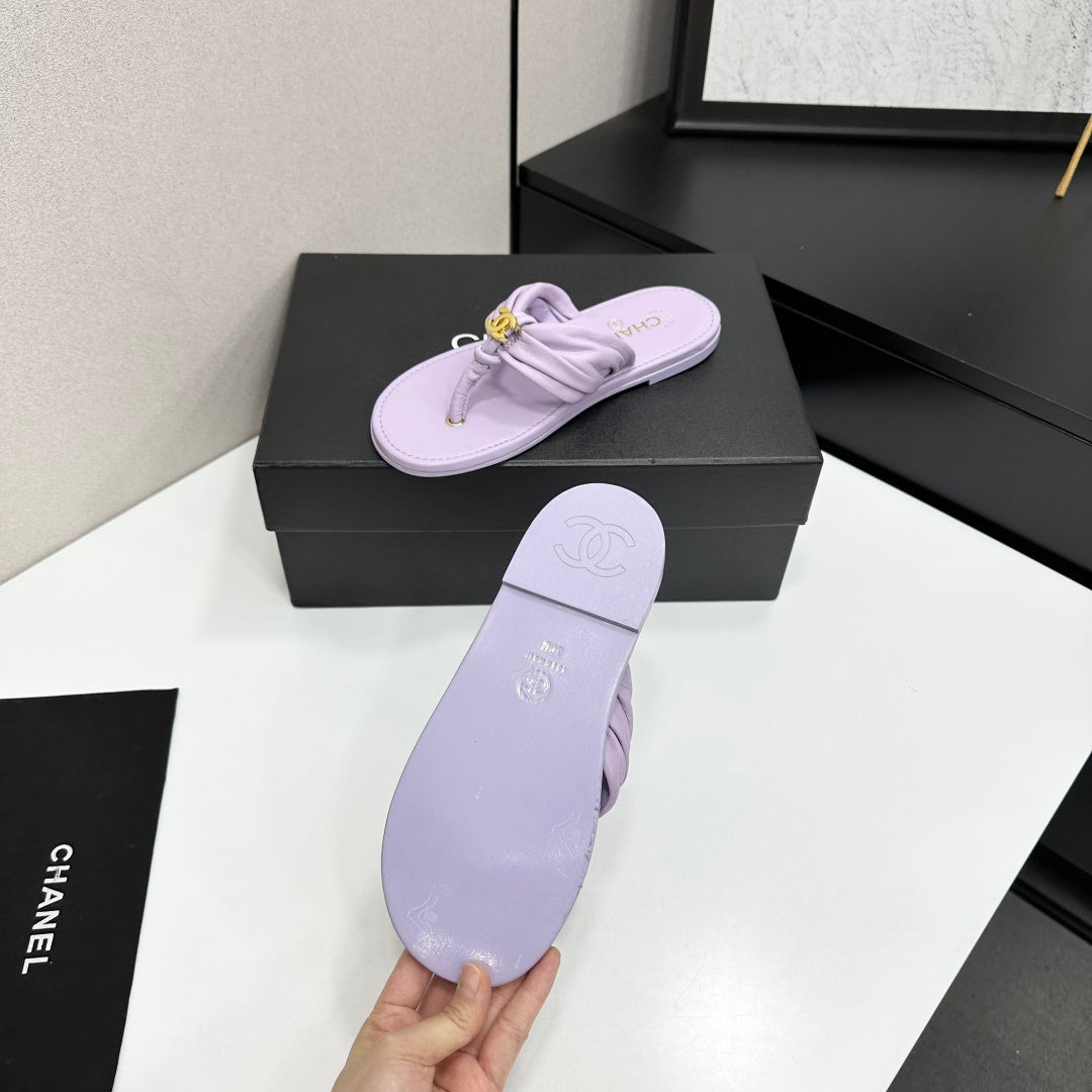 Chanel 26S Thong Sandals In Light Purple Lambskin