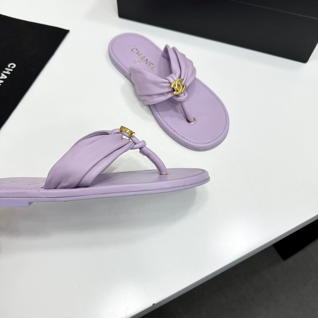 Chanel 26S Thong Sandals In Light Purple Lambskin
