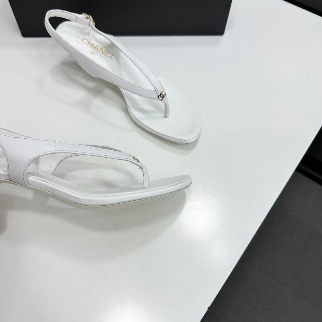 CC 26s Thong Sandals 5cm White Sheepskin 925994