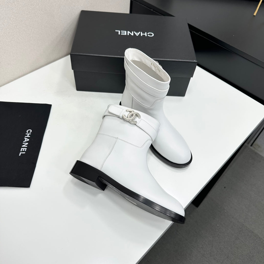 CC FW 2026 Ankle Flat Boot White Cowhide 925673