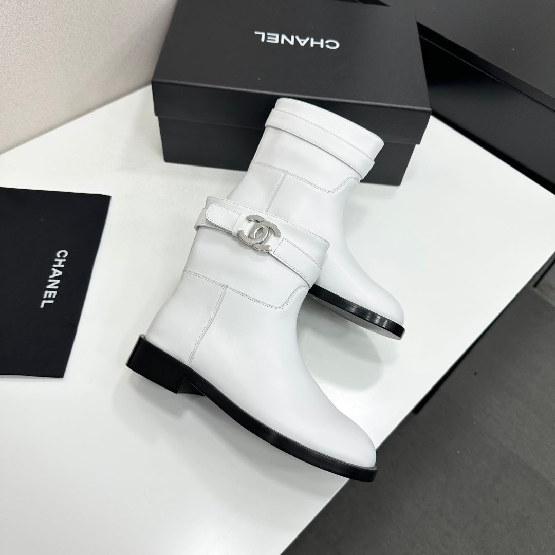CC FW 2026 Ankle Flat Boot White Cowhide 925673