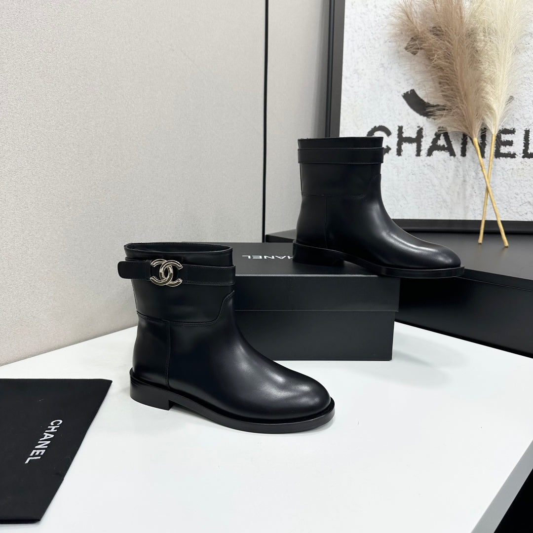 CC FW 2026 Ankle Flat Boot Black Cowhide 925674