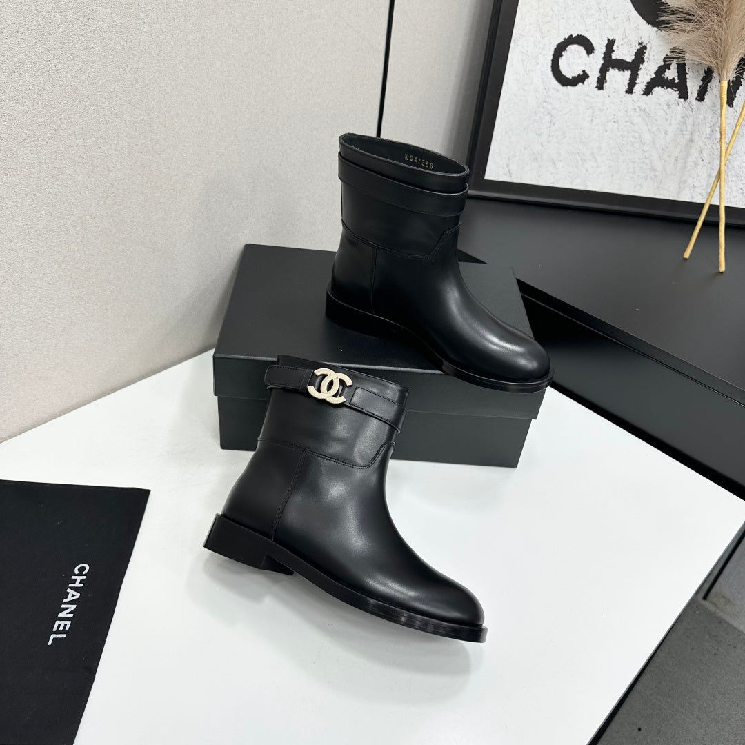 CC FW 2026 Ankle Flat Boot Black Cowhide 925674
