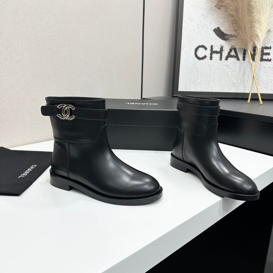 CC FW 2026 Ankle Flat Boot Black Cowhide 925674