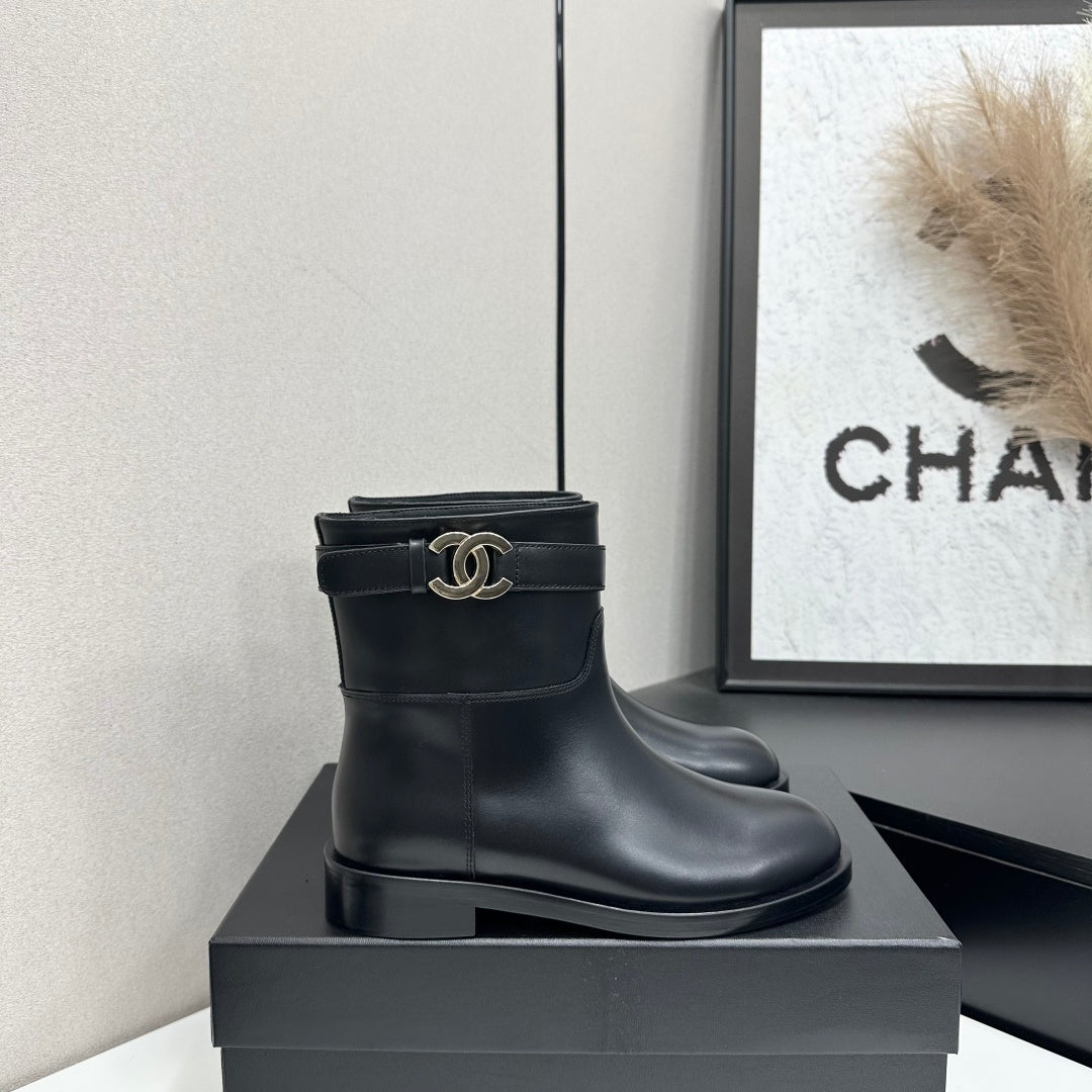 CC FW 2026 Ankle Flat Boot Black Cowhide 925674