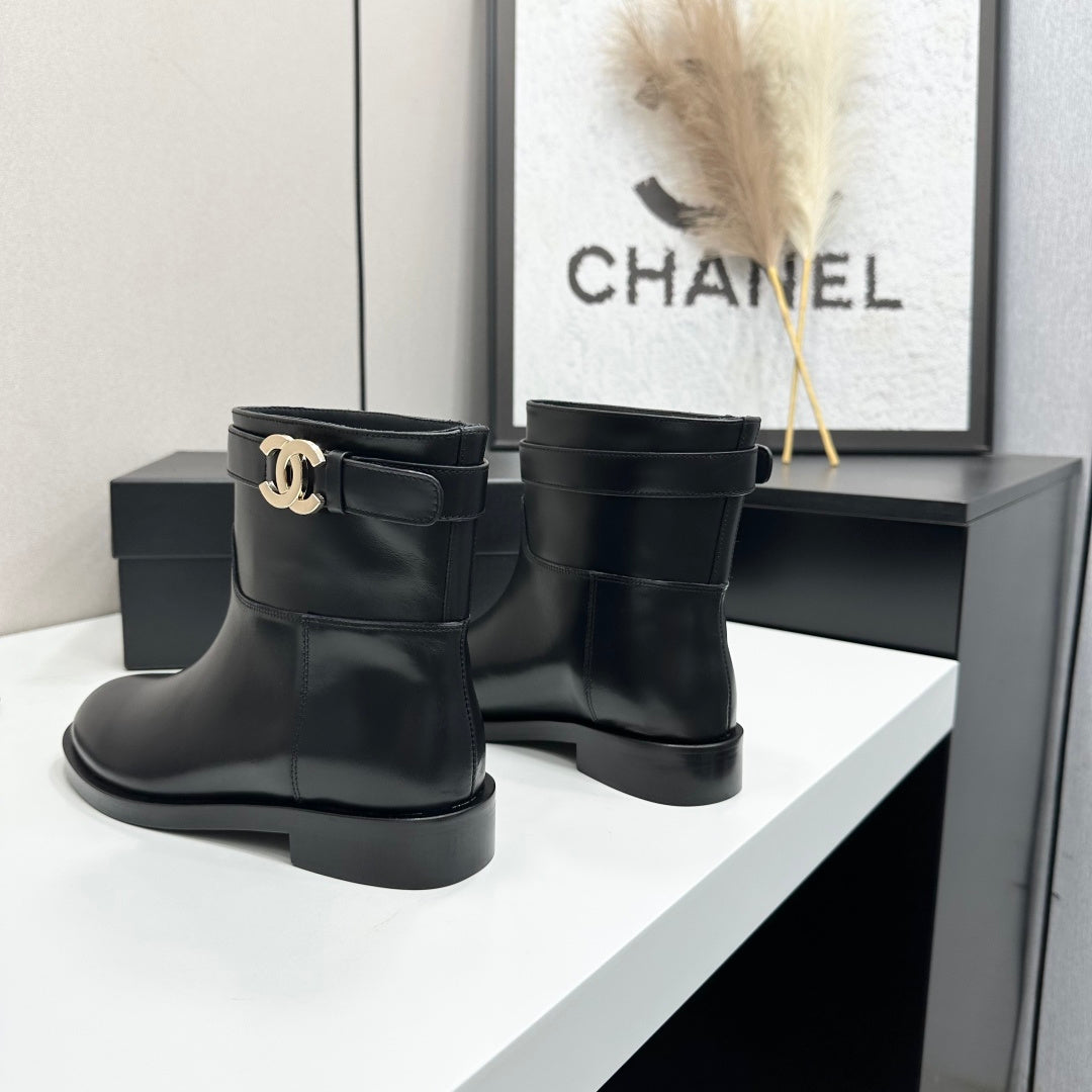 CC FW 2026 Ankle Flat Boot Black Cowhide 925674