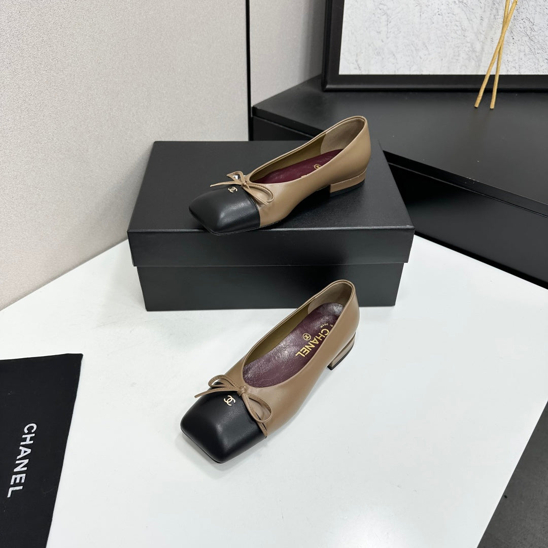 CC 26s Two-tone Ballet Flats Beige Black Sheepskin 986129