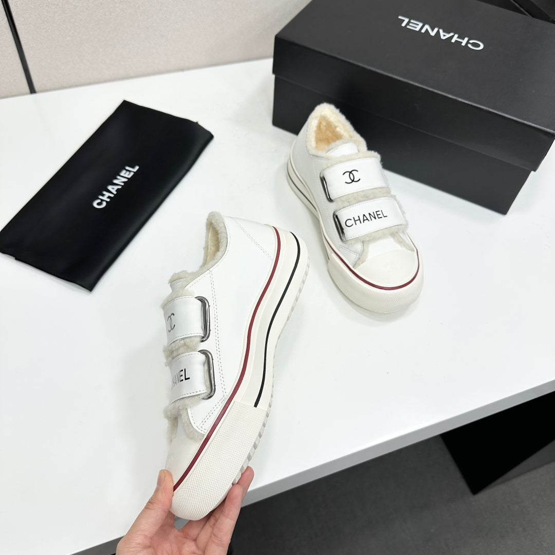 CC 26s Velcro Low Top Sneakers White Black Leather 145653