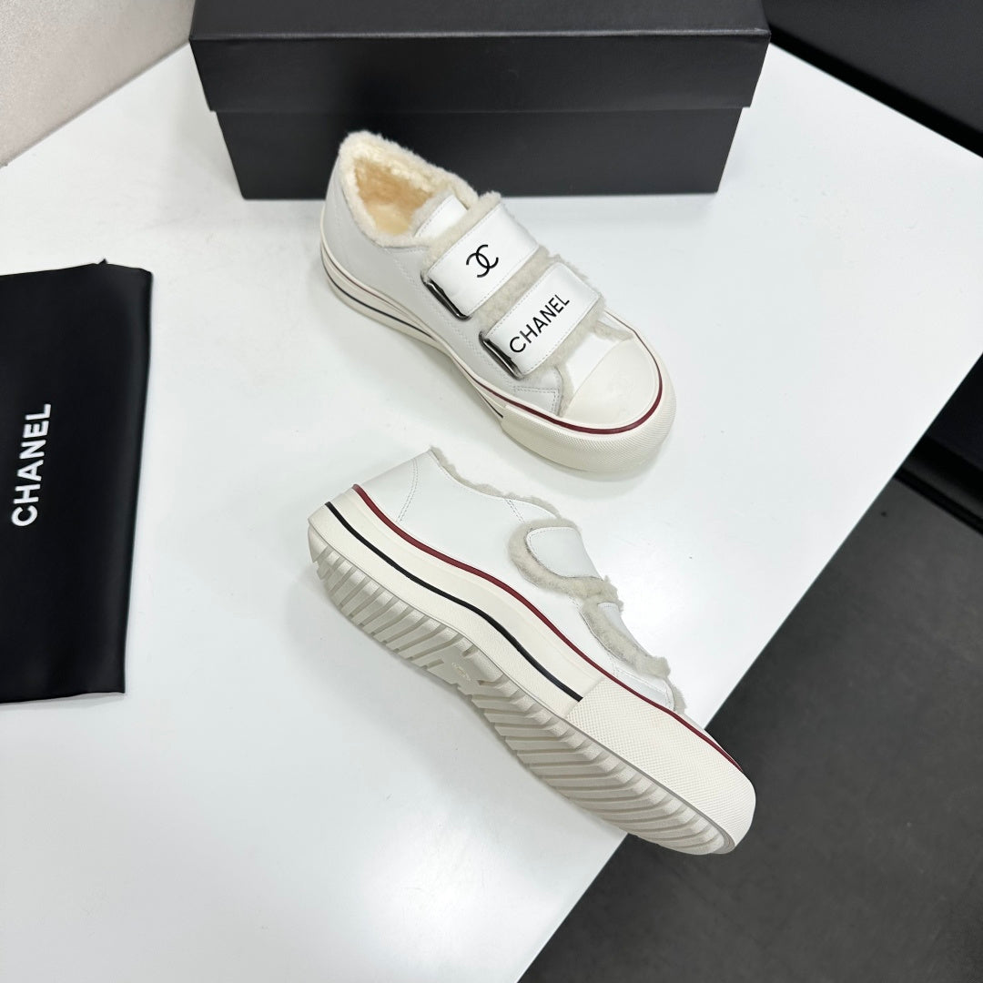CC 26s Velcro Low Top Sneakers White Black Leather 145653