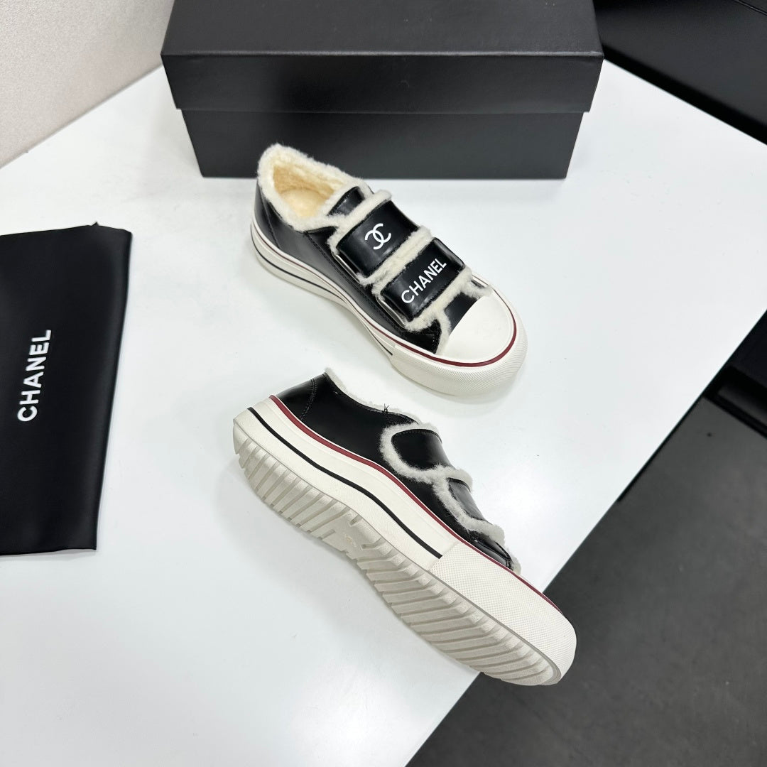 CC 26s Shearling Velcro Low Top Sneakers Black White Leather 145652