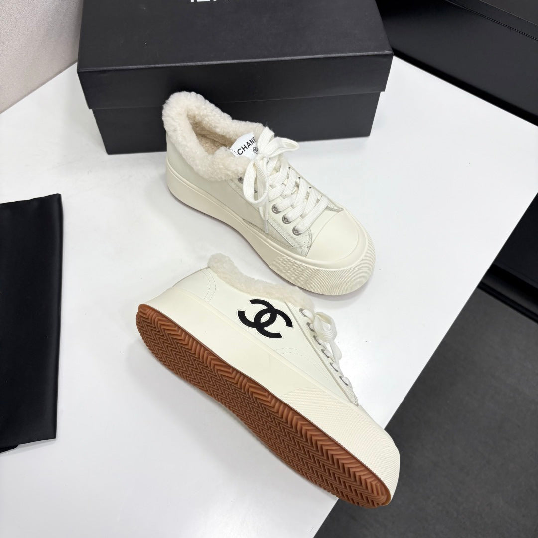 CC 2026 Sneakers White White Logo Suede Shearling 193777