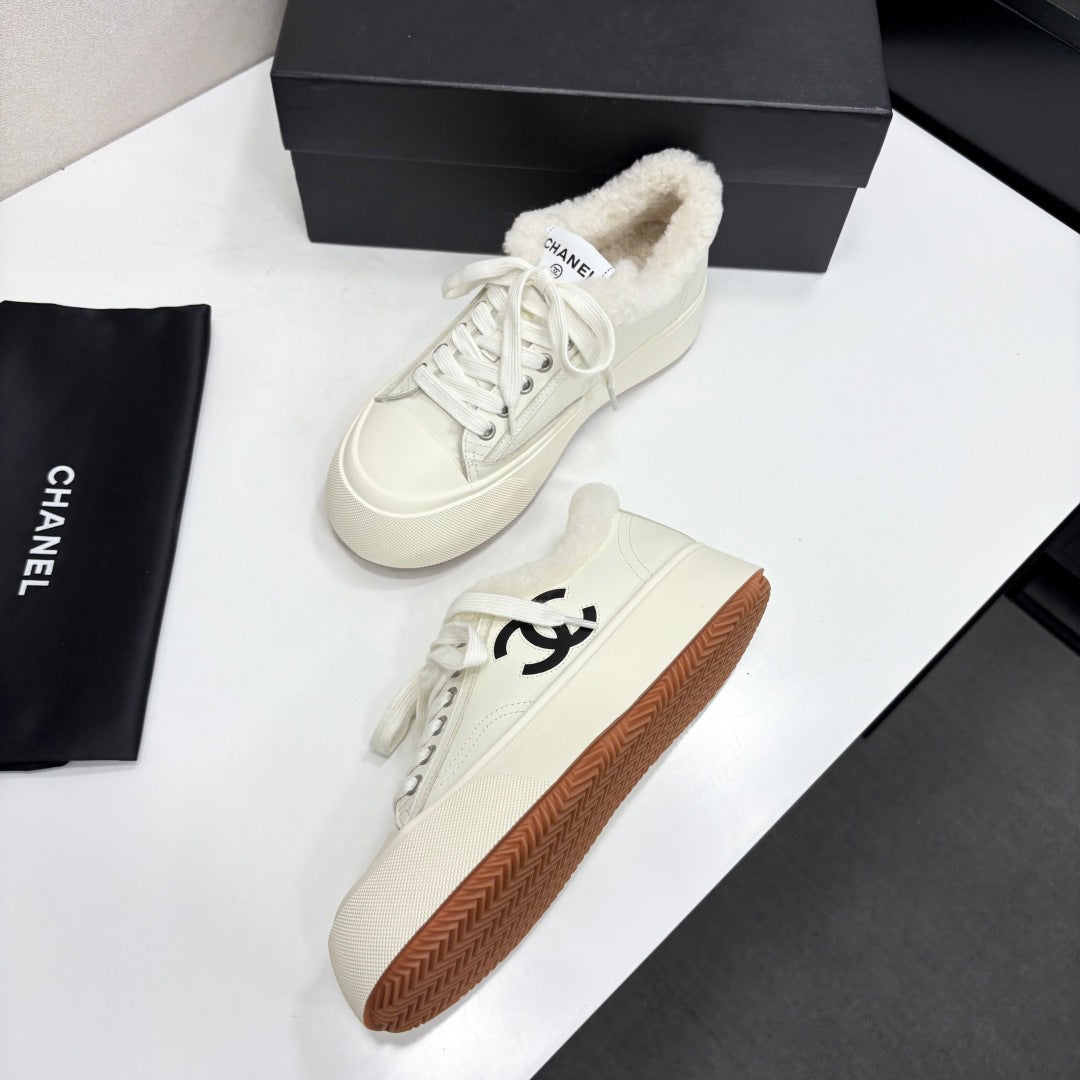 CC 2026 Sneakers White White Logo Suede Shearling 193777