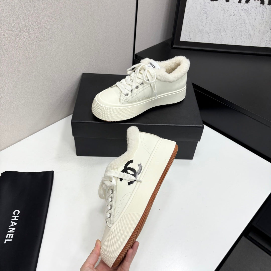 CC 2026 Sneakers White White Logo Suede Shearling 193777