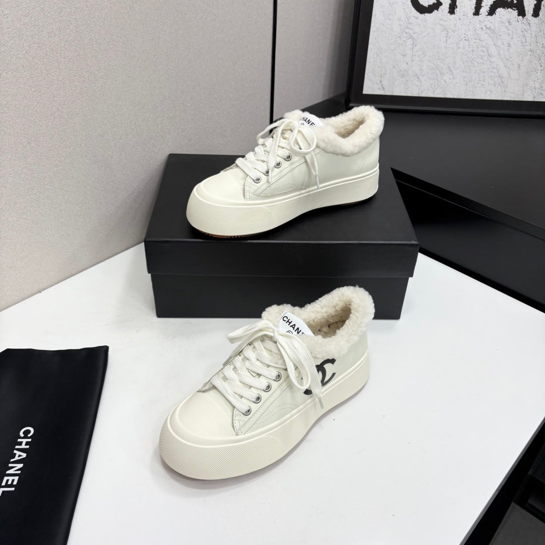 CC 2026 Sneakers White White Logo Suede Shearling 193777