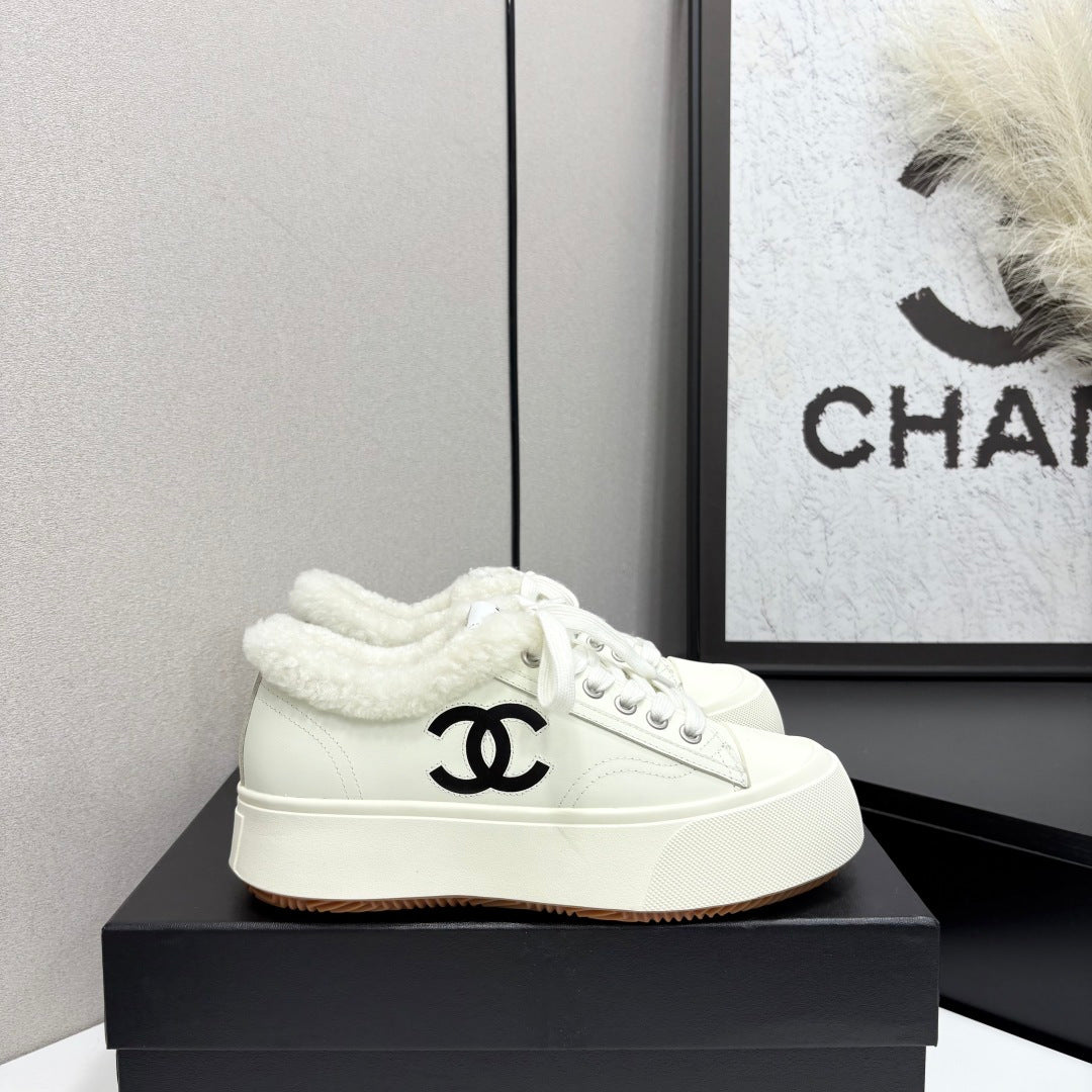 CC 2026 Sneakers White White Logo Suede Shearling 193777