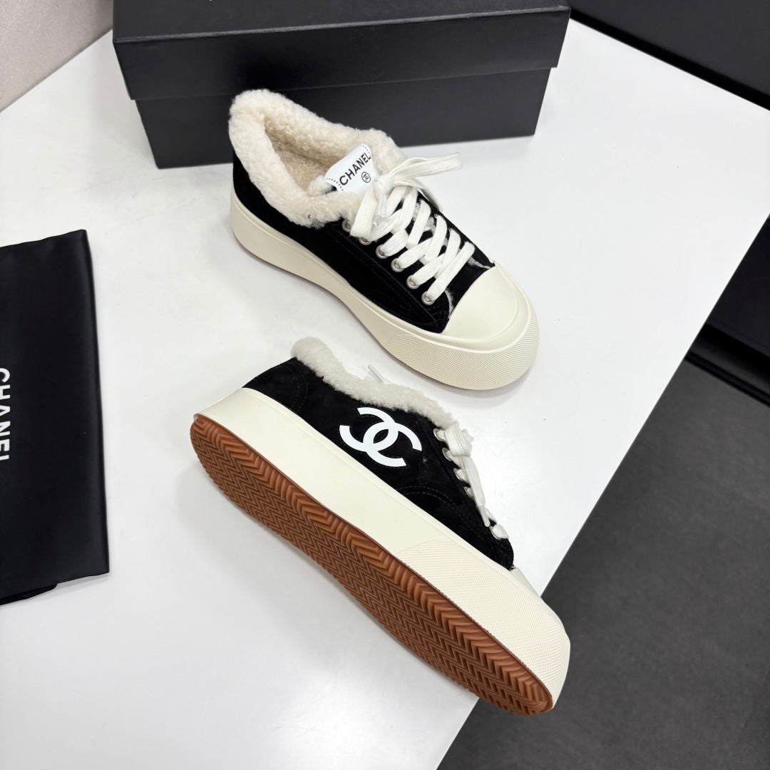 CC 2026 Sneakers Black White Logo Suede Shearling 193778