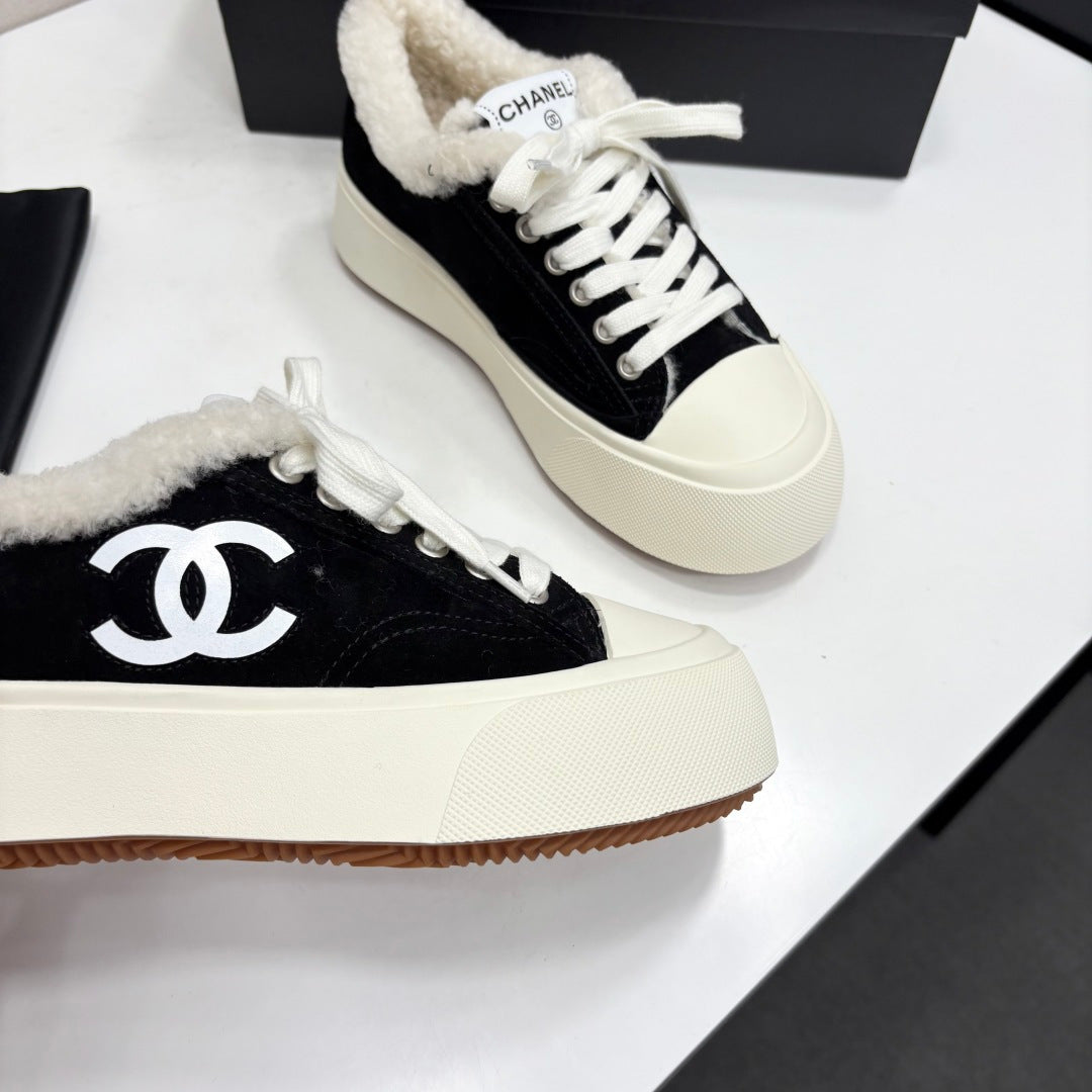 CC 2026 Sneakers Black White Logo Suede Shearling 193778