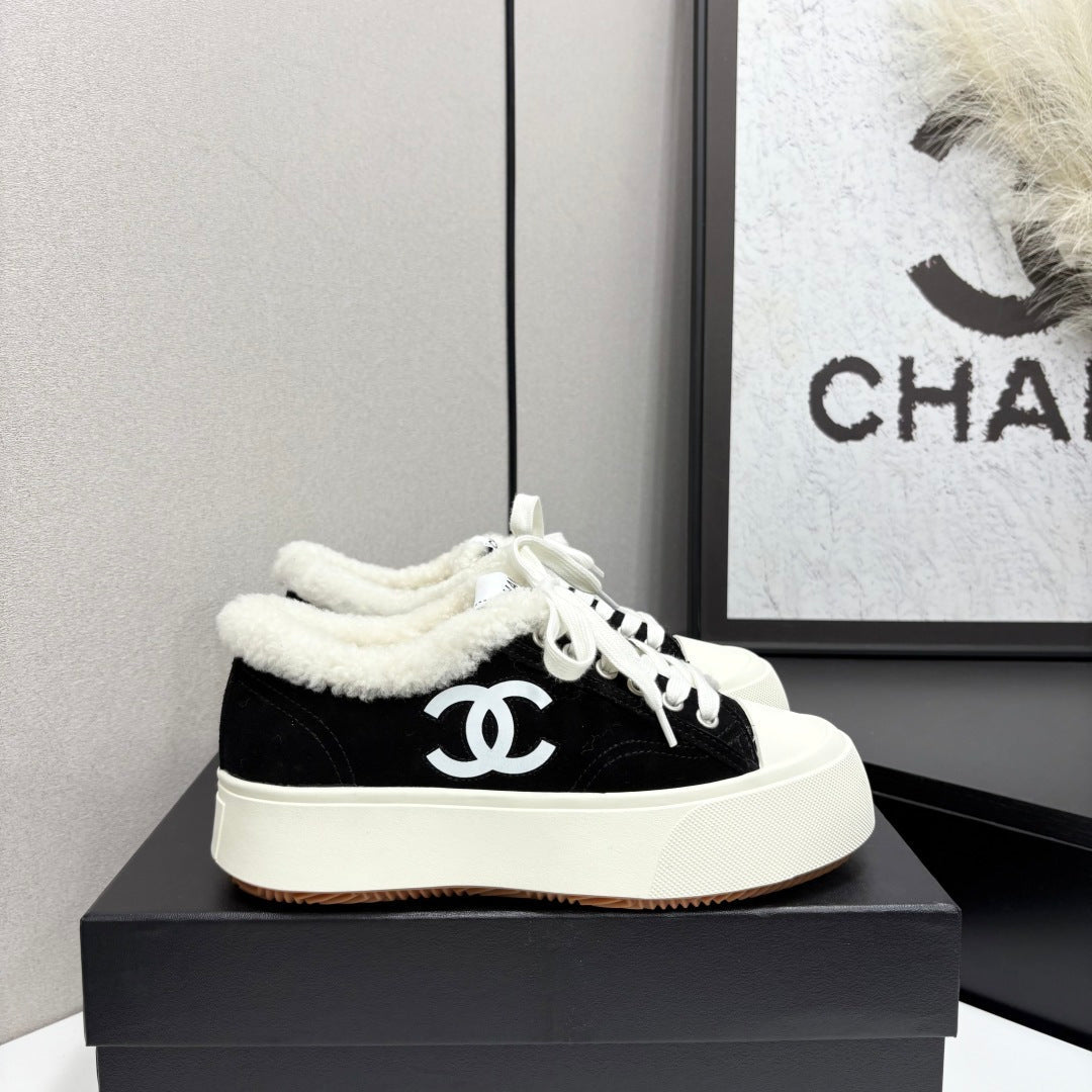 CC 2026 Sneakers Black White Logo Suede Shearling 193778