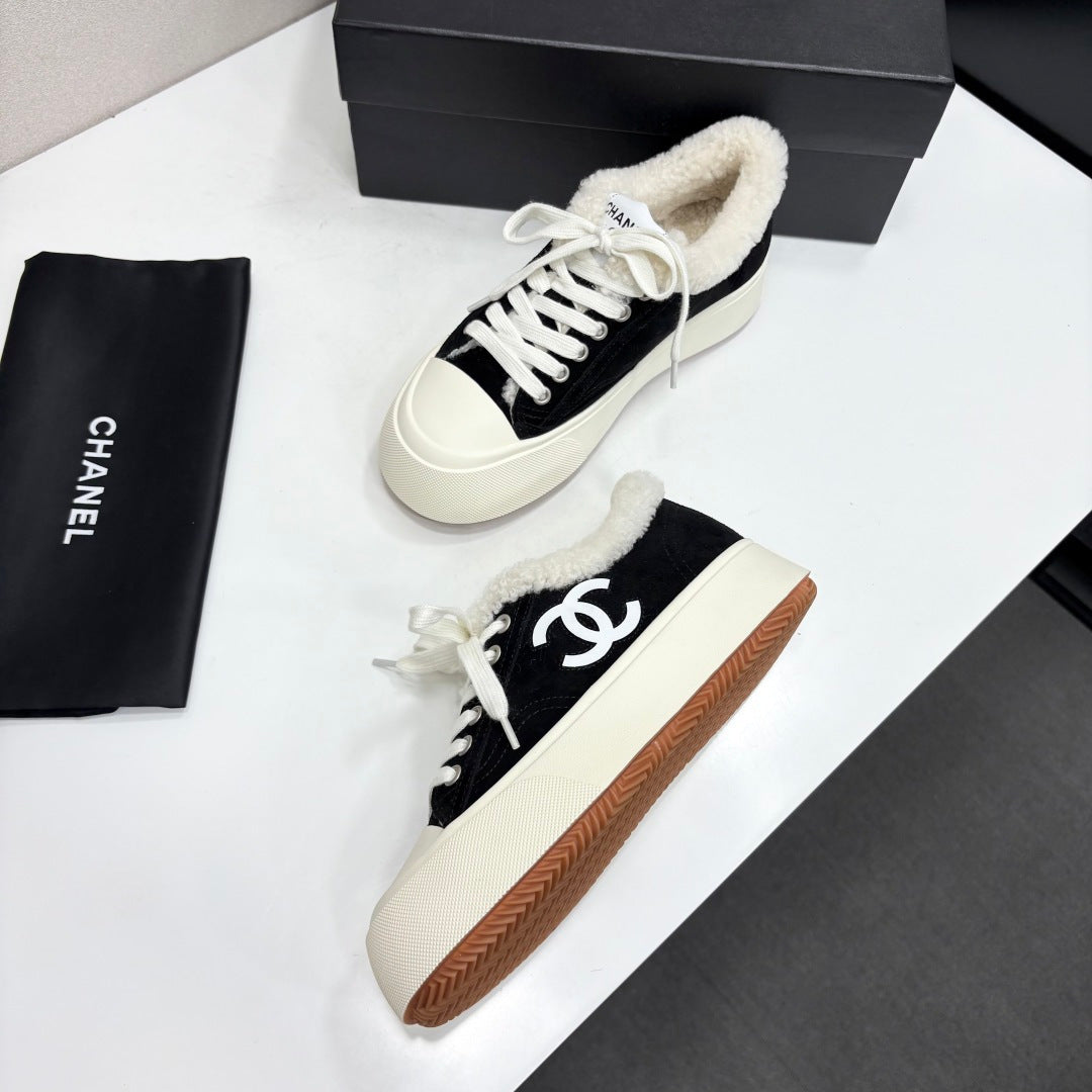 CC 2026 Sneakers Black White Logo Suede Shearling 193778