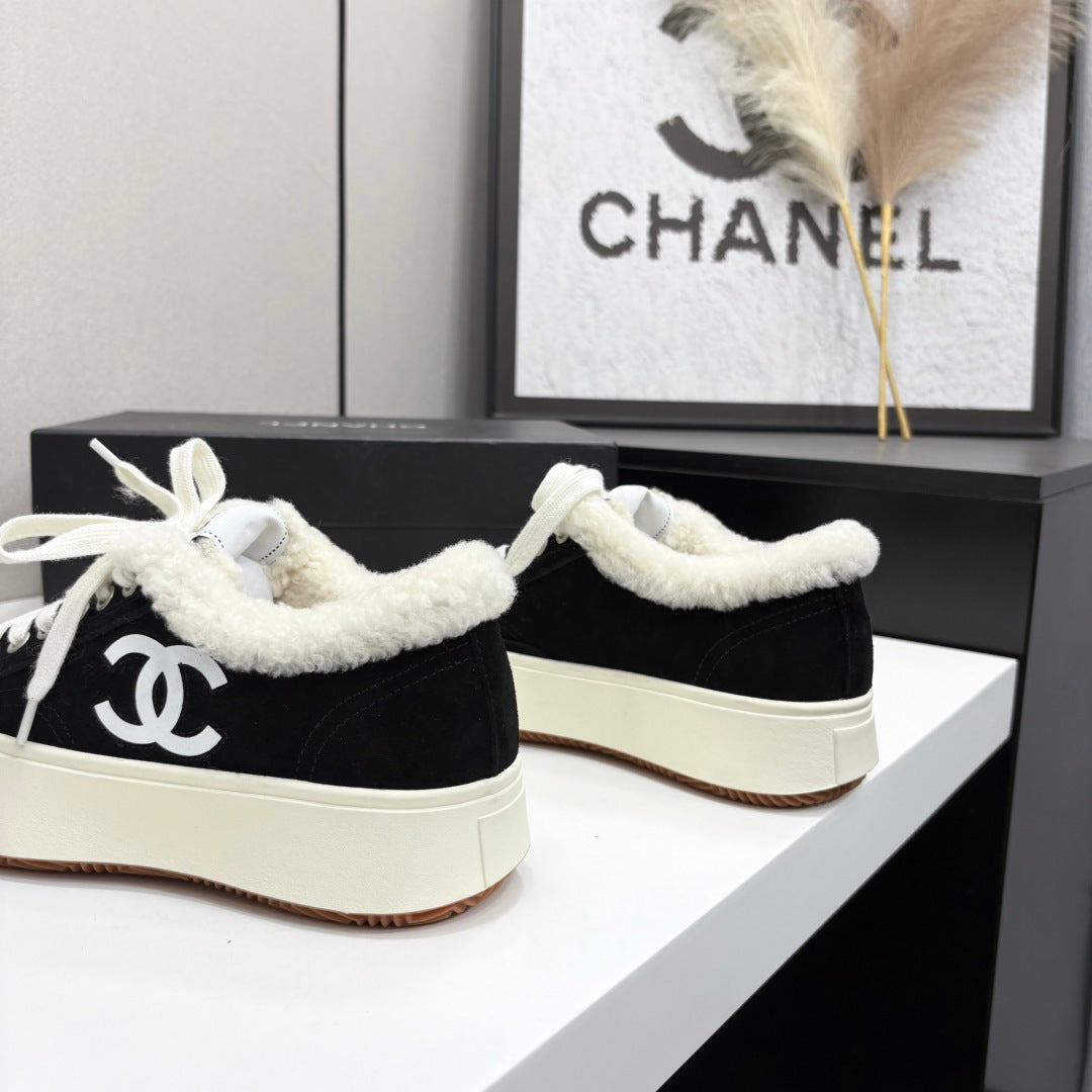 CC 2026 Sneakers Black White Logo Suede Shearling 193778