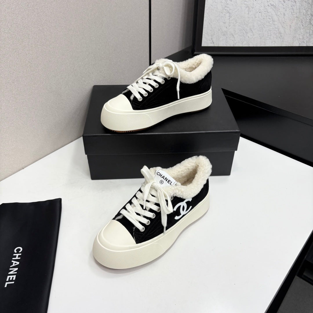 CC 2026 Sneakers Black White Logo Suede Shearling 193778