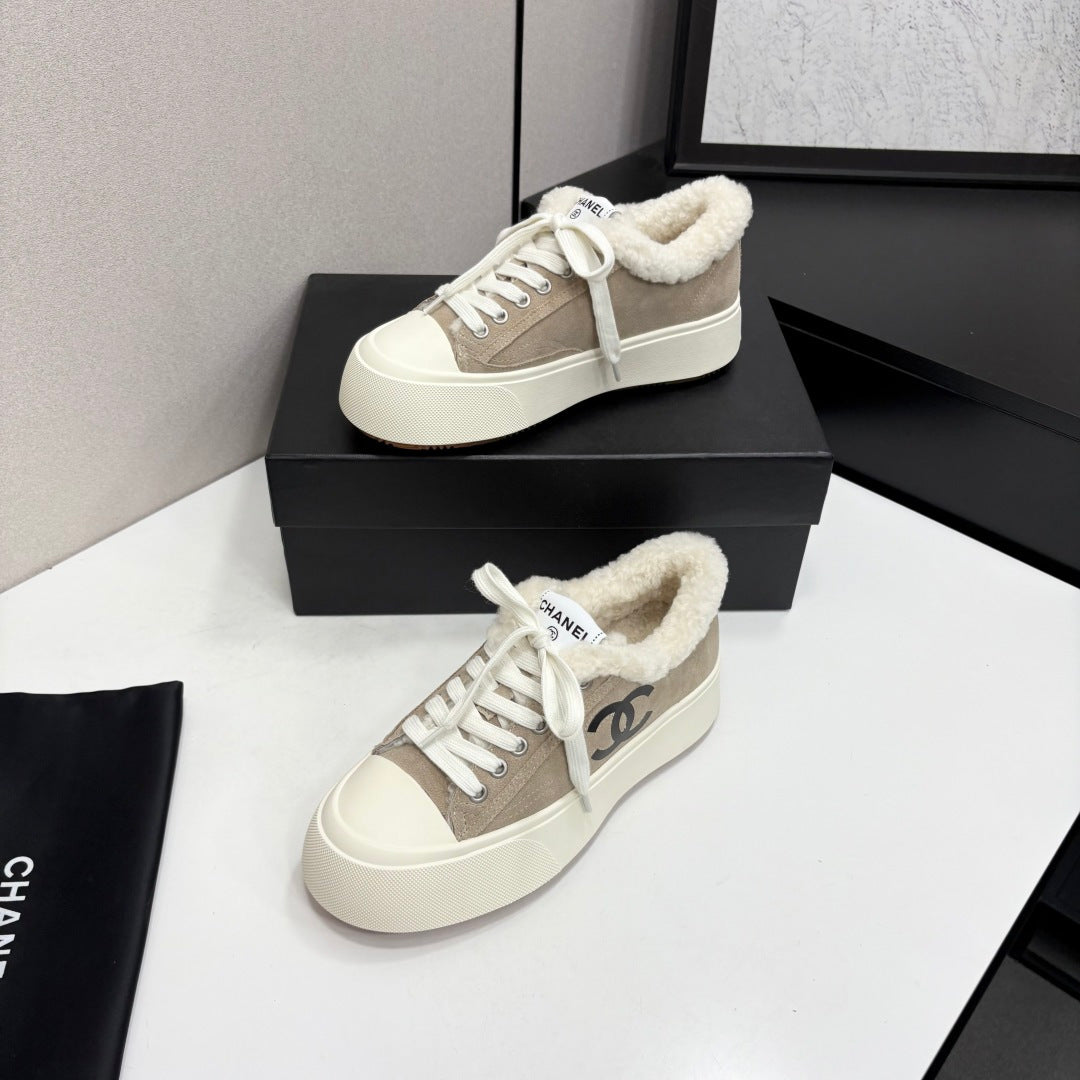 CC 2026 Sneakers Beige White Logo Suede Shearling 193780