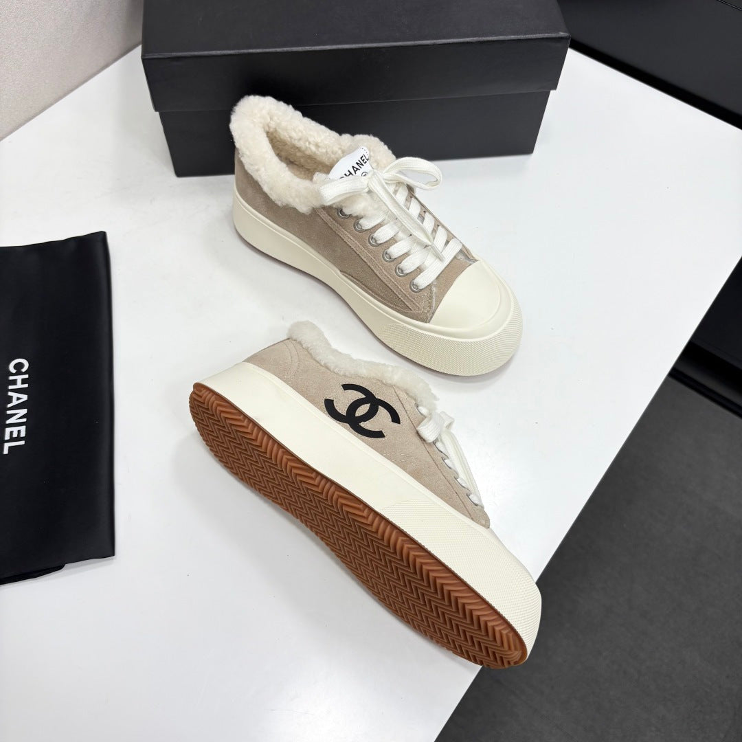 CC 2026 Sneakers Beige White Logo Suede Shearling 193780
