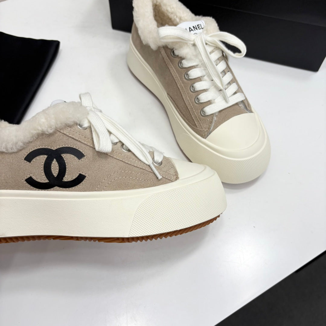 CC 2026 Sneakers Beige White Logo Suede Shearling 193780
