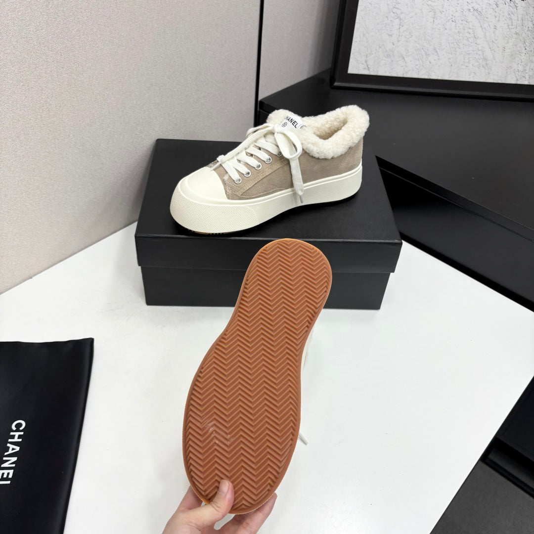 CC 2026 Sneakers Beige White Logo Suede Shearling 193780