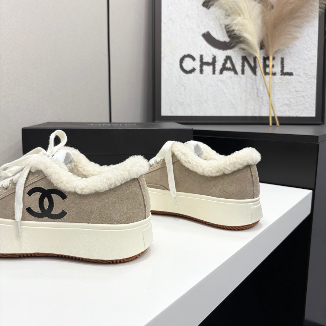 CC 2026 Sneakers Beige White Logo Suede Shearling 193780