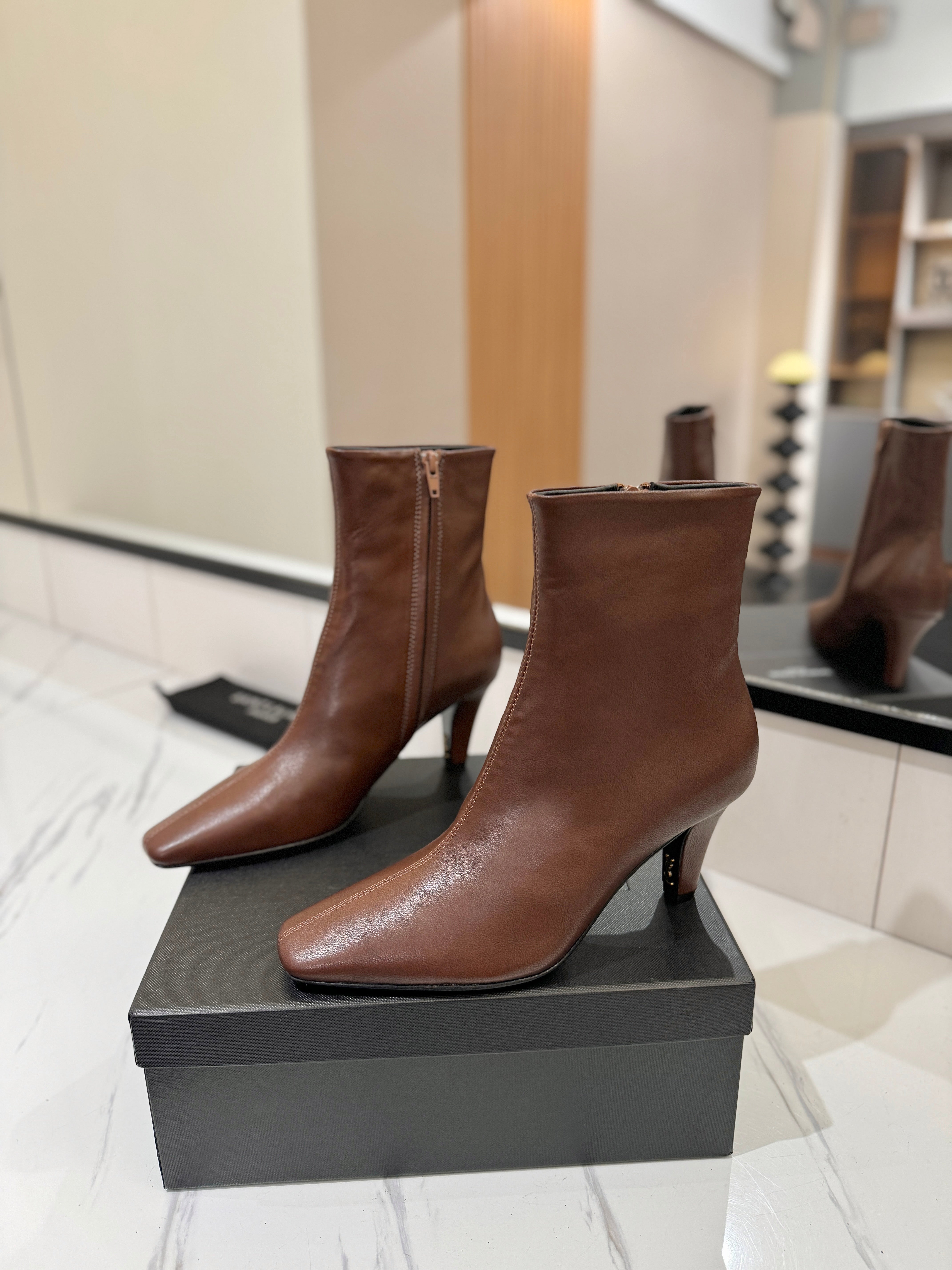 YSL 25 High-heeled Boot Brown Cowhide 520776