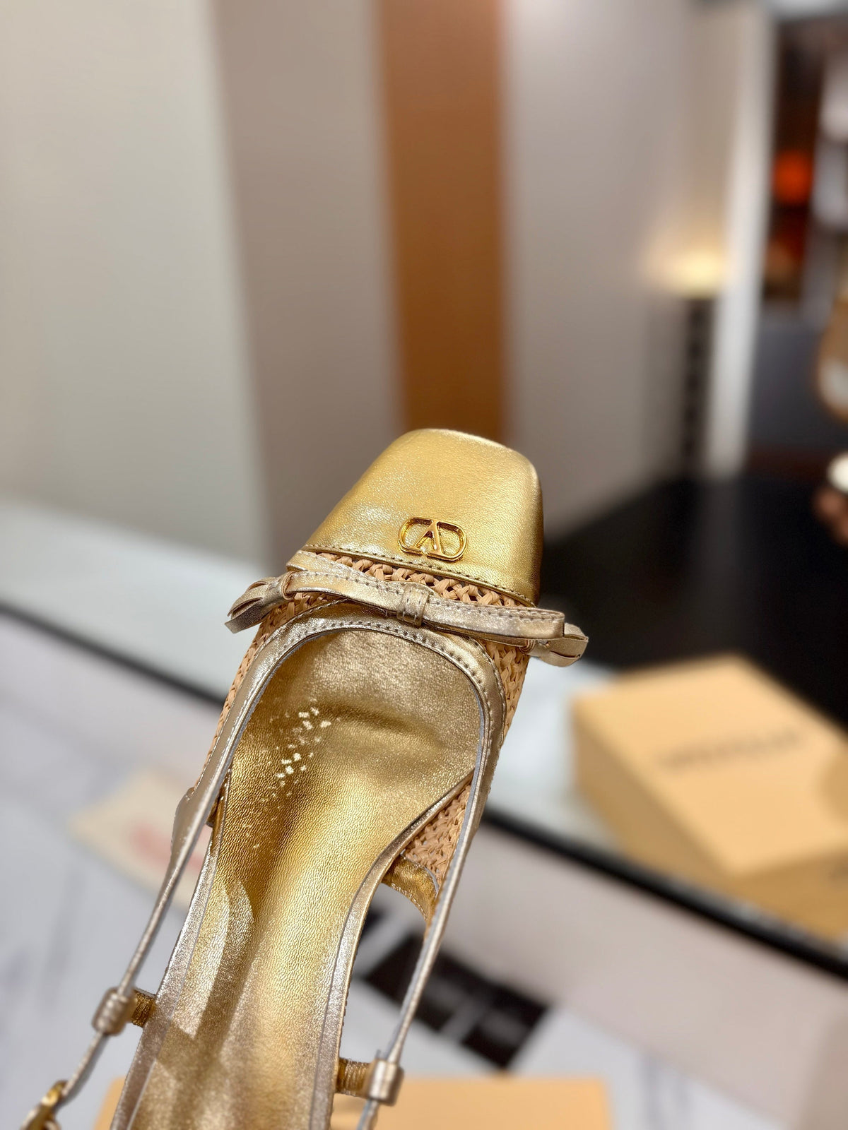VT 26s Valet Du Roi Slingback 6cm Gold Raffia Leather 985449
