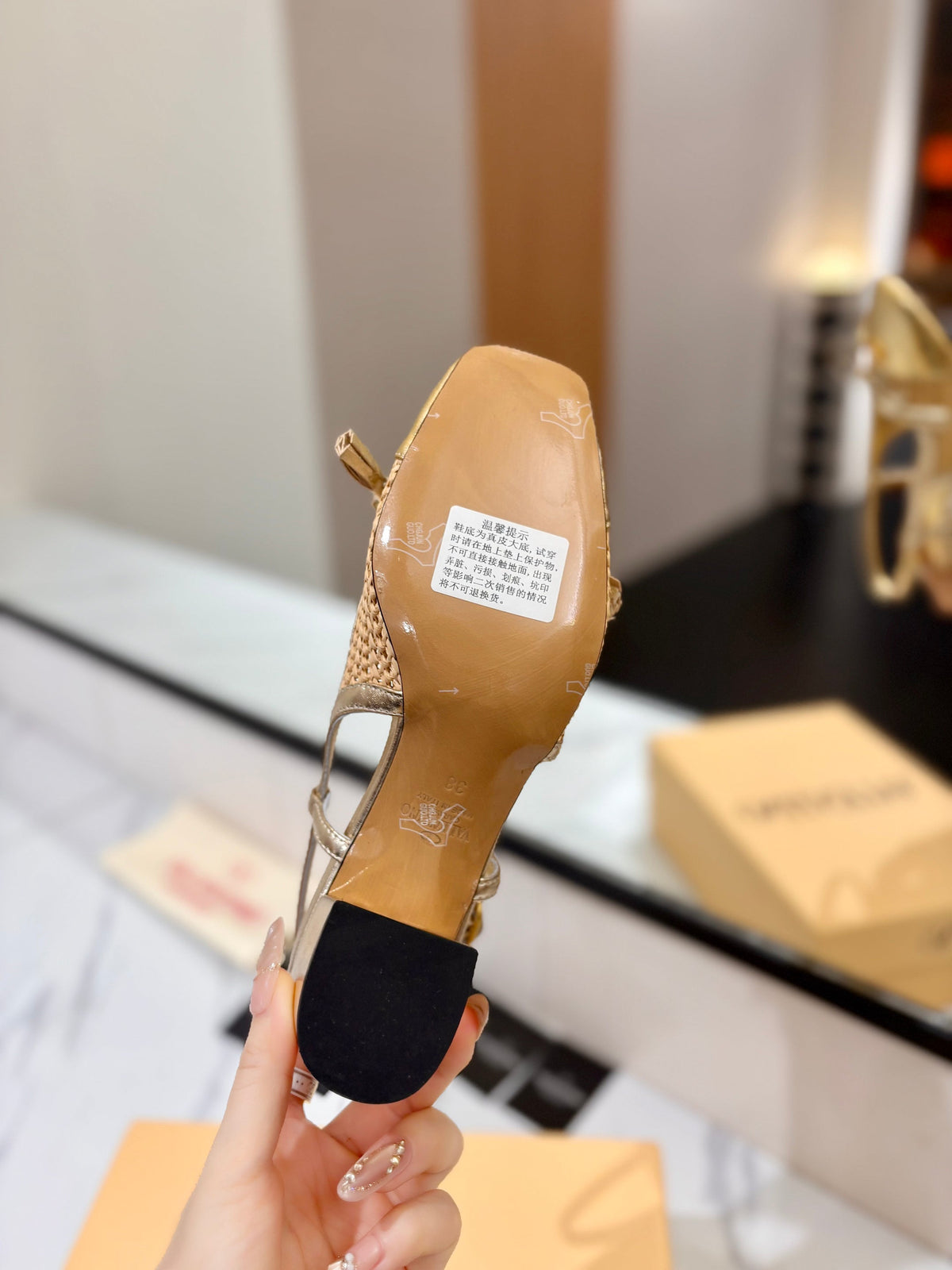 VT 26s Valet Du Roi Slingback 6cm Gold Raffia Leather 985449