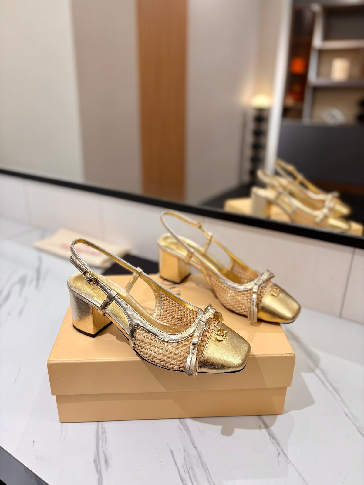 VT 26s Valet Du Roi Slingback 6cm Gold Raffia Leather 985449