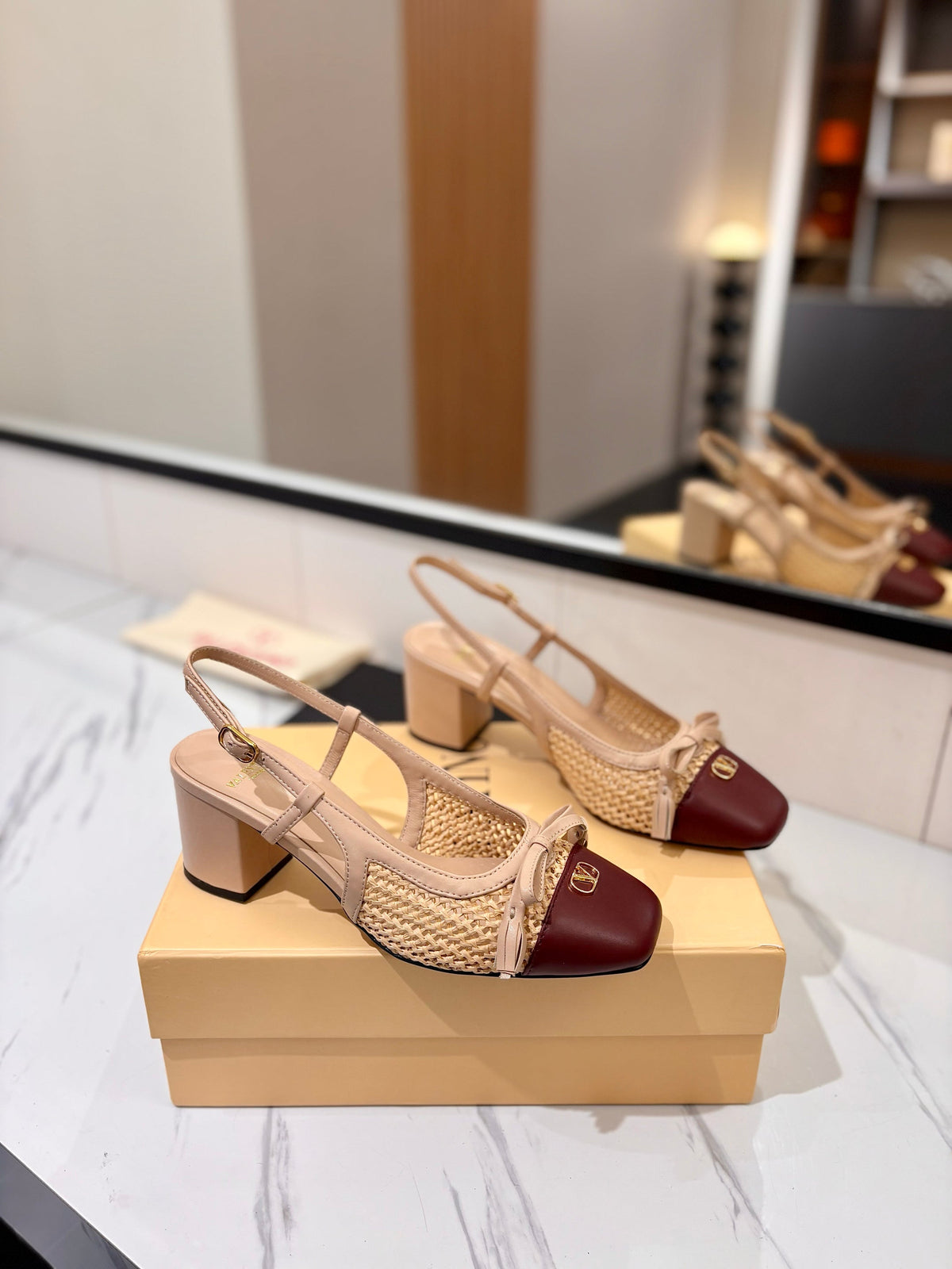 VT 26s Valet Du Roi Slingback 6cm Beige Burgundy Raffia Leather 985450