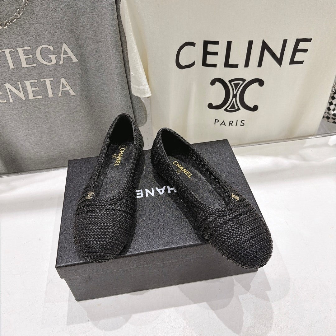 CC 26s Two-Tone Ballet Flats Black Crochet 965102