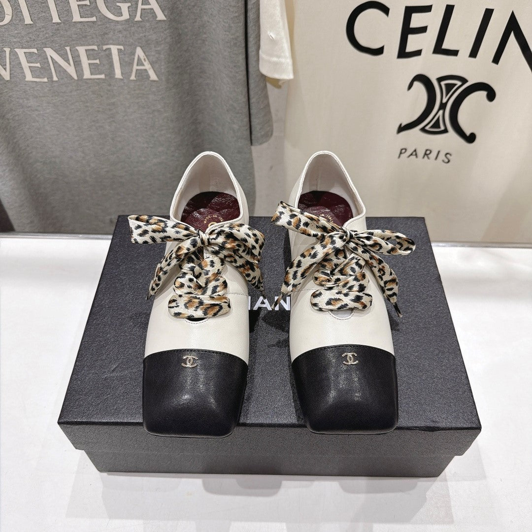 CC 26s Square-Toe Lace-Up Shoes with Leopard Print Scarf Black White Leather 946031