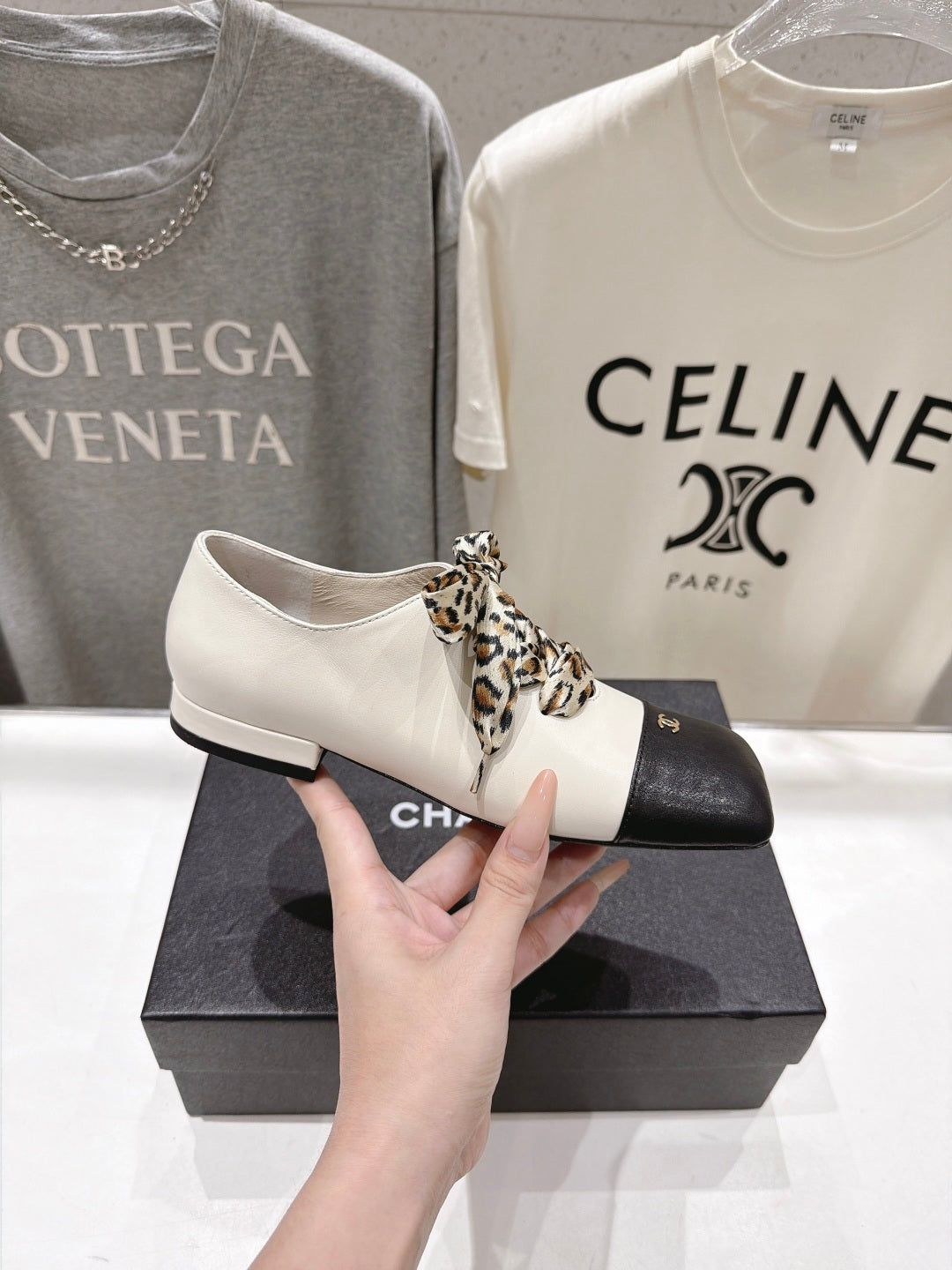 CC 26s Square-Toe Lace-Up Shoes with Leopard Print Scarf Black White Leather 946031