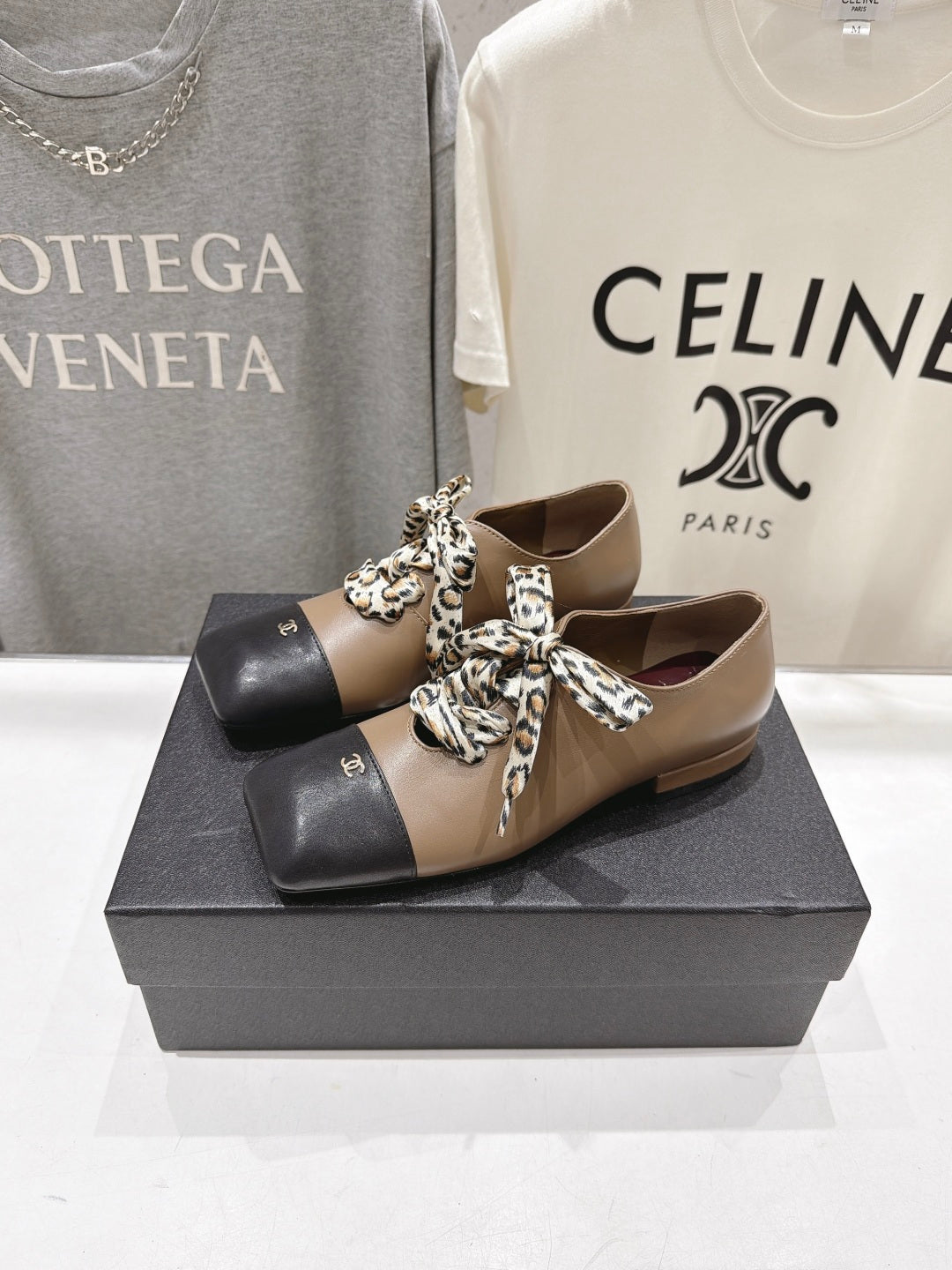 CC 26s Square-Toe Lace-Up Shoes with Leopard Print Scarf Black Beige Leather 946032