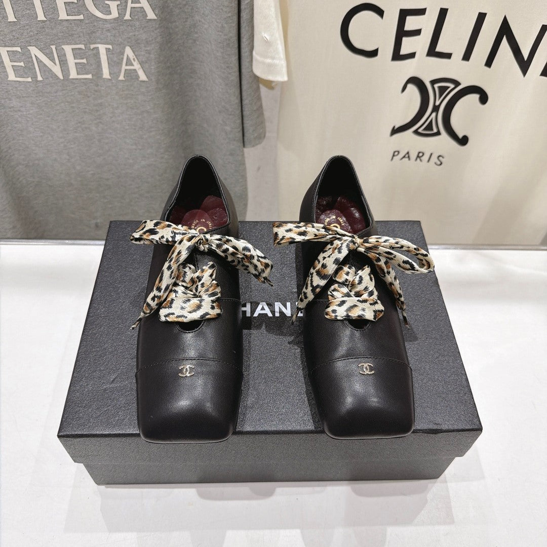 CC 26s Square-Toe Lace-Up Shoes with Leopard Print Scarf Black Leather 946033