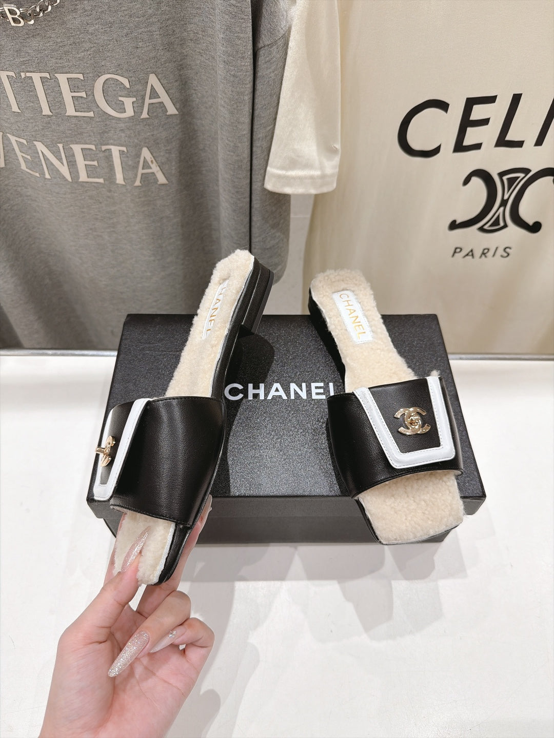 CC 26s Slides Black/White Shearling Calfskin 181412
