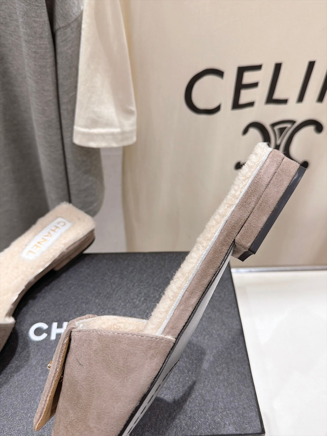 CC 26s Slides Taupe/White Shearling Suede 181413