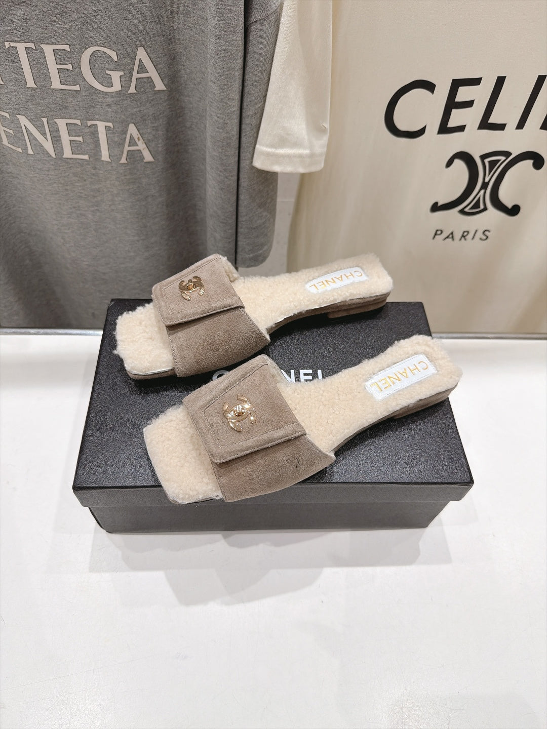 CC 26s Slides Taupe/White Shearling Suede 181413