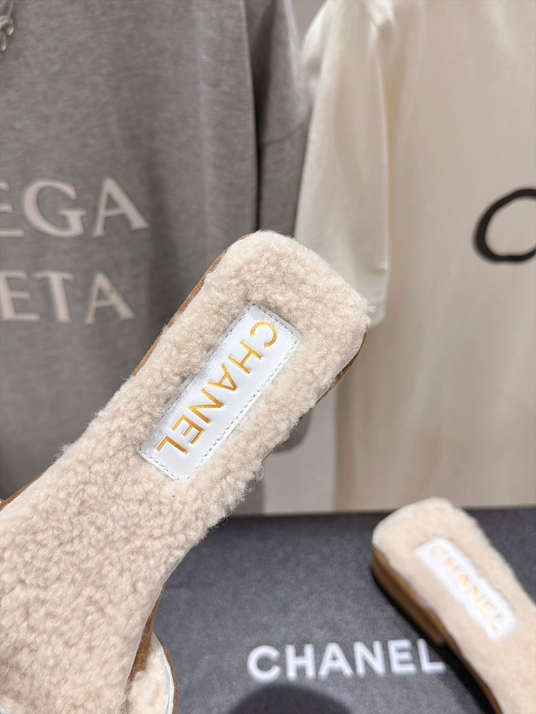 CC 26s Slides Khaki/White Shearling Suede 181414