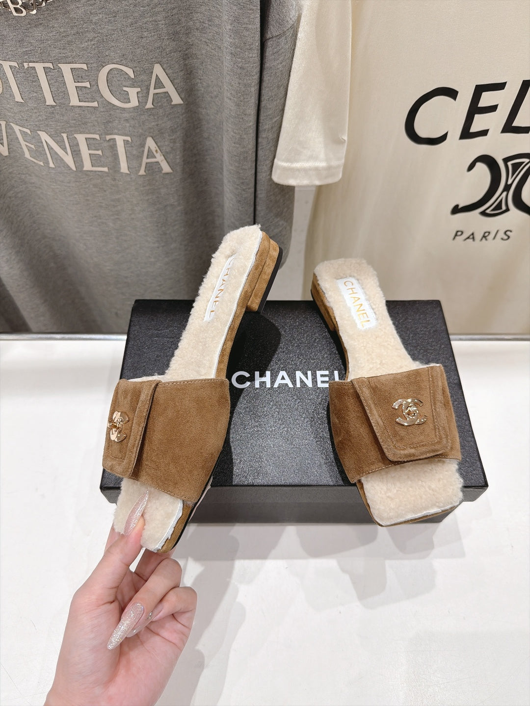 CC 26s Slides Khaki/White Shearling Suede 181414