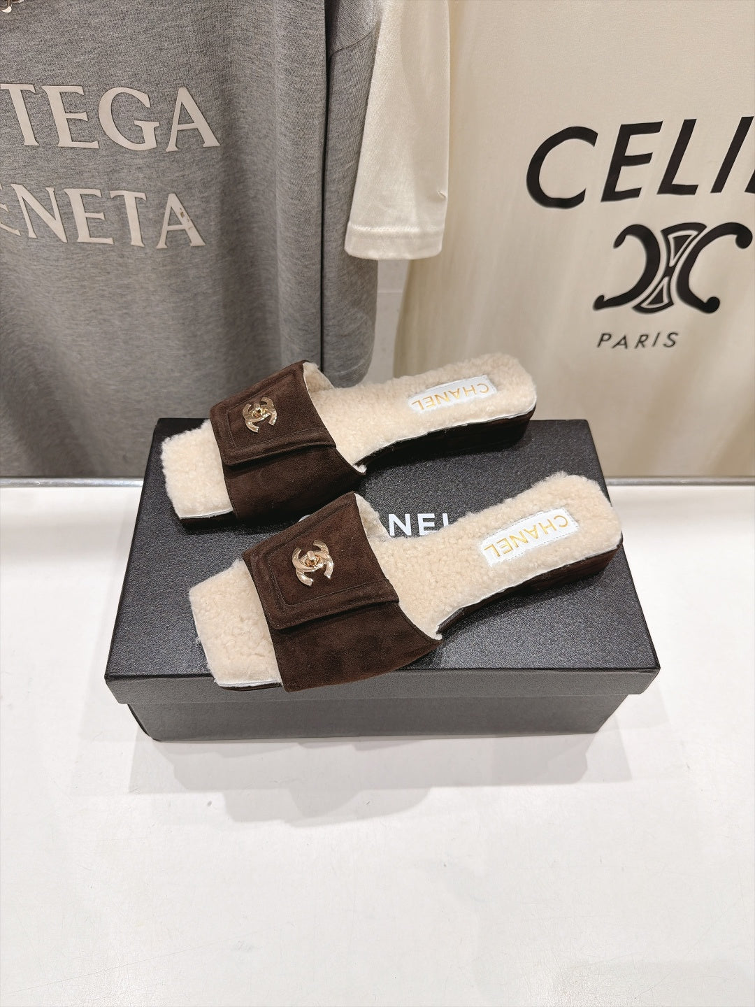 CC 26s Slides Dark Brown/White Shearling Suede 181416