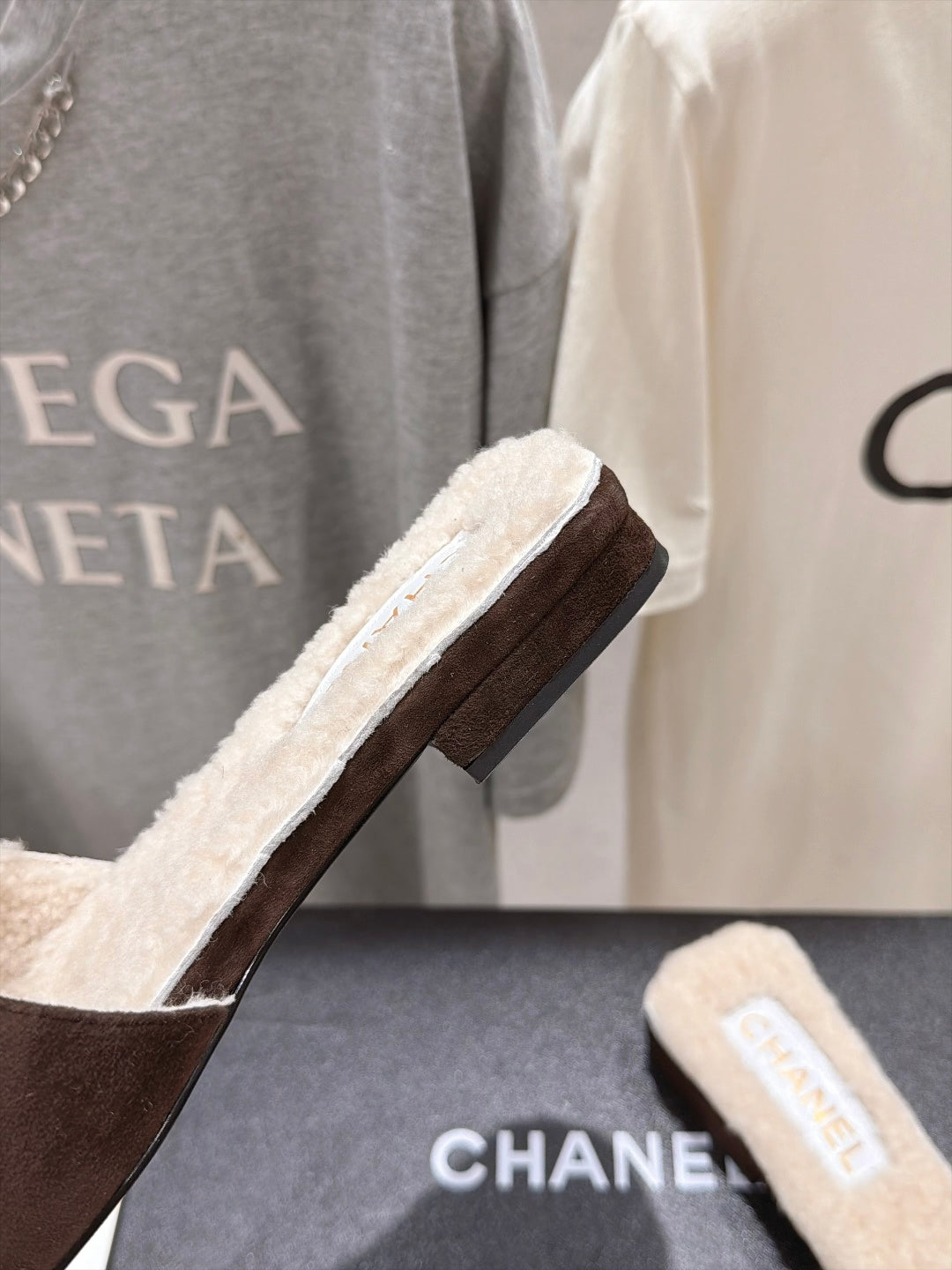 CC 26s Slides Dark Brown/White Shearling Suede 181416